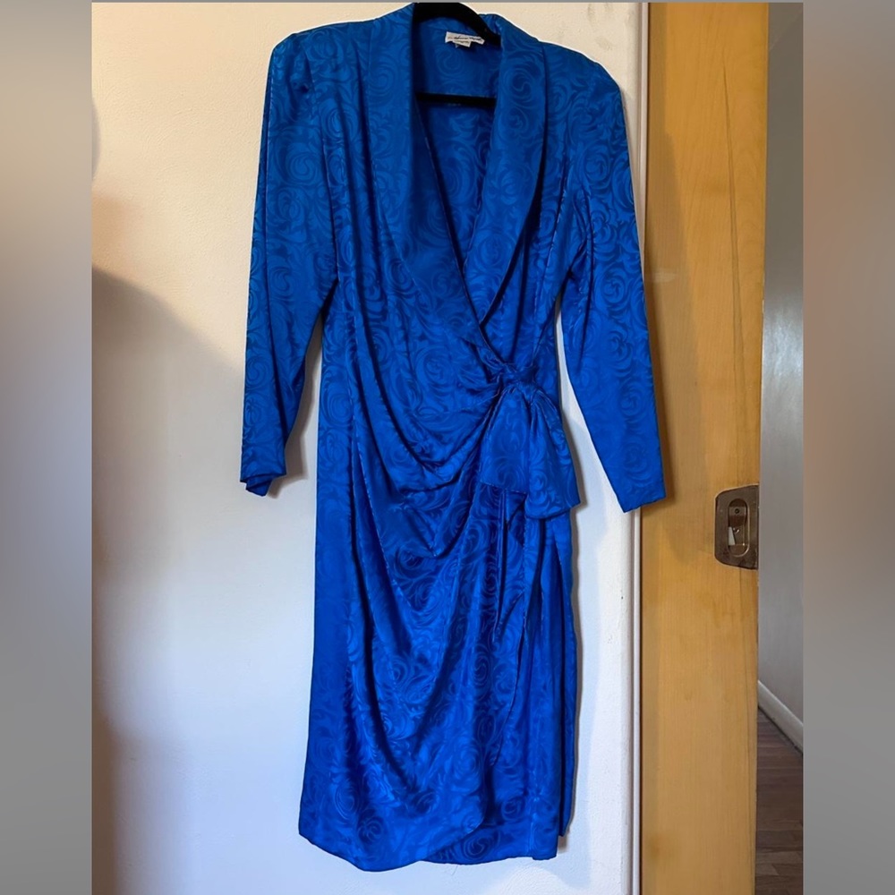 Vintage Adrianna Papells 100% silk with pattern royal blue size 12 (MD-LG)